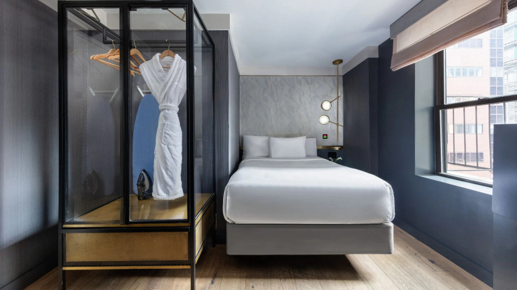 Petite Double room (full double bed)