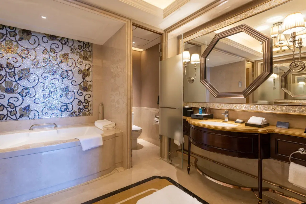 Deluxe Double Suite (full double bed)