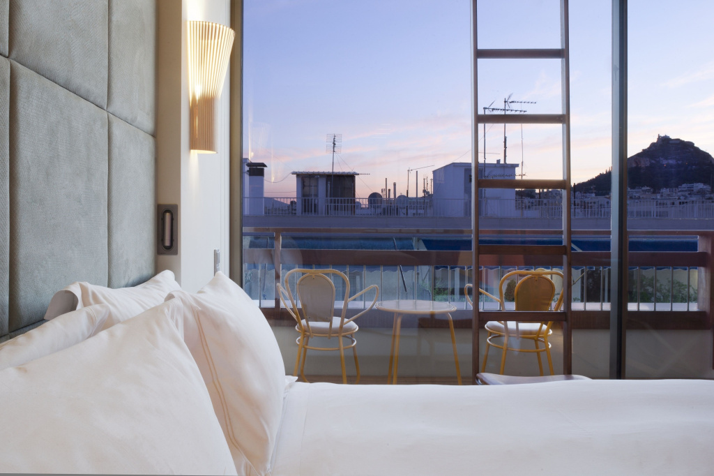 Superior Plus Double room with balcony and with city view (twin beds)