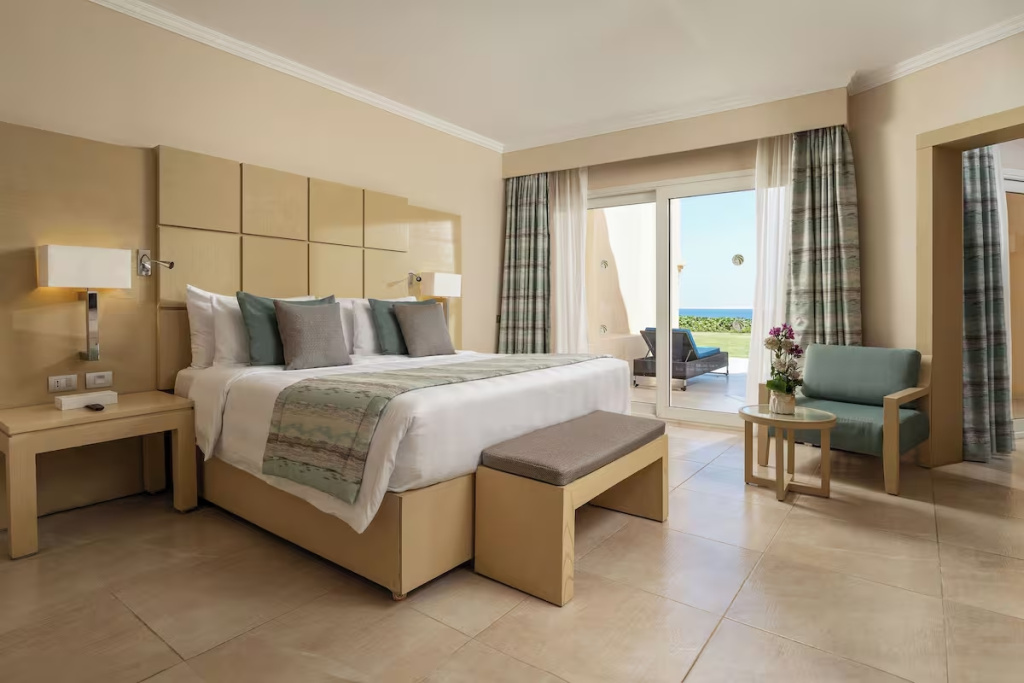 Double Junior Suite, full double bed room photo 1