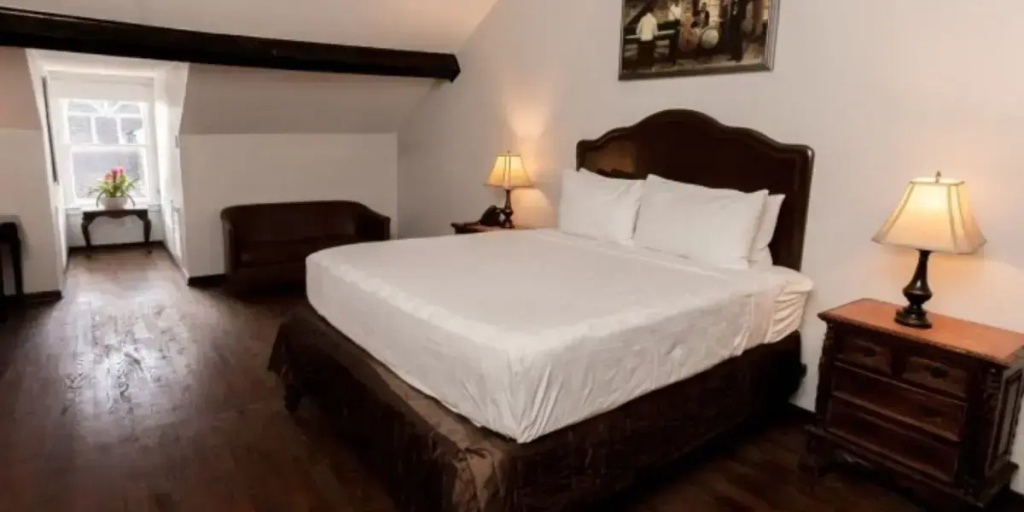 Chateau Hotel - Chambres