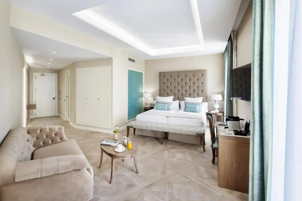 Executive Double room (full double bed)