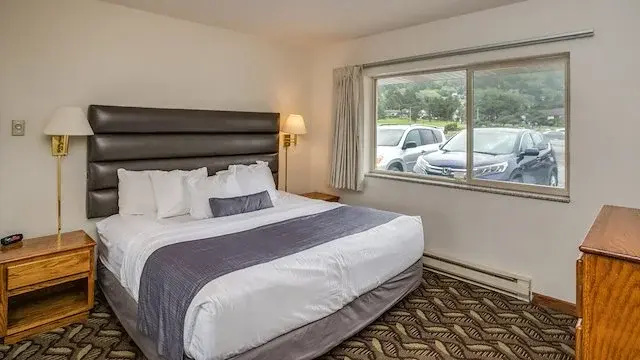 1 Bedroom Hillside View Kitchen Double Suite (full double bed)