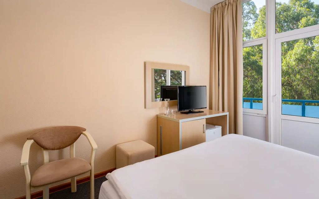 Двухместный номер Economy двуспальная кровать в Знание