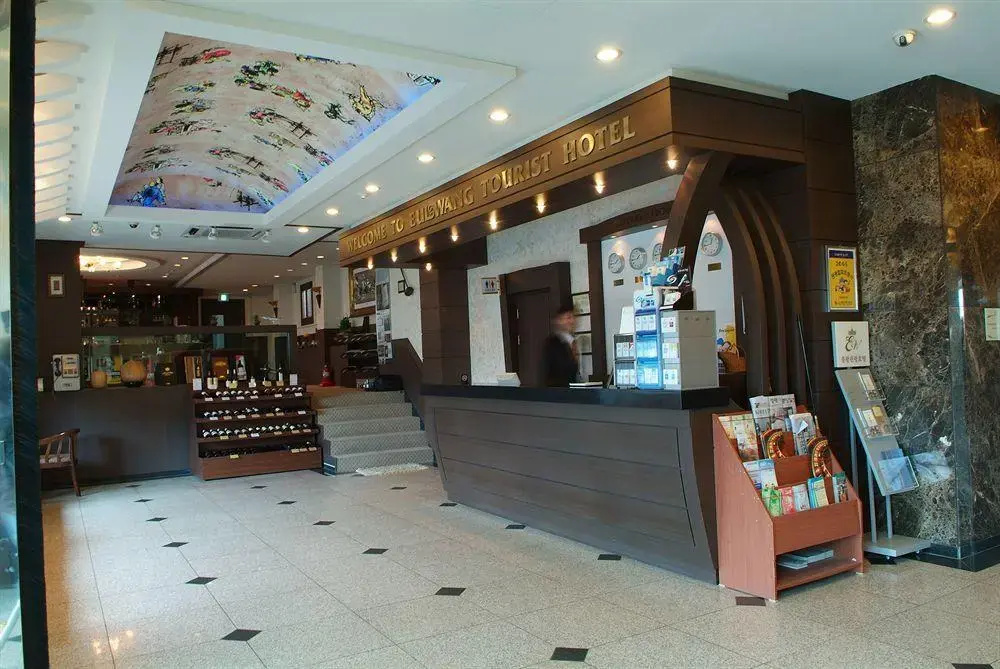 Lobby & Reception
