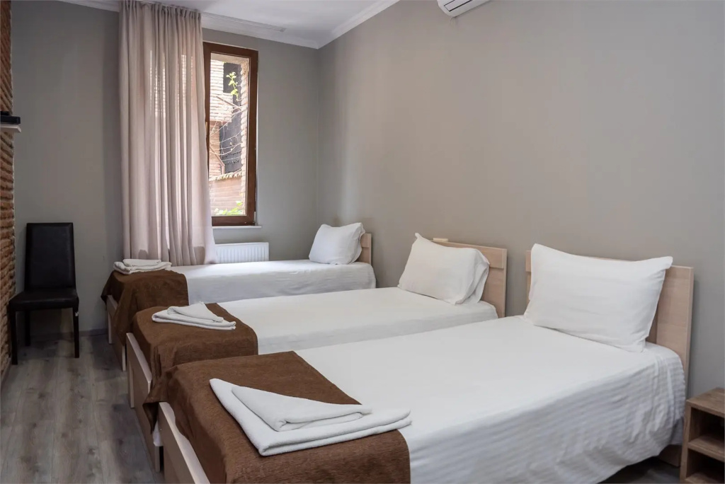 Economy Triple room