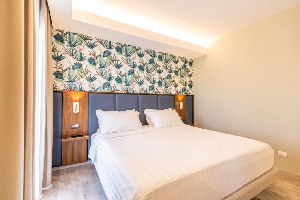 Double Suite (full double bed)