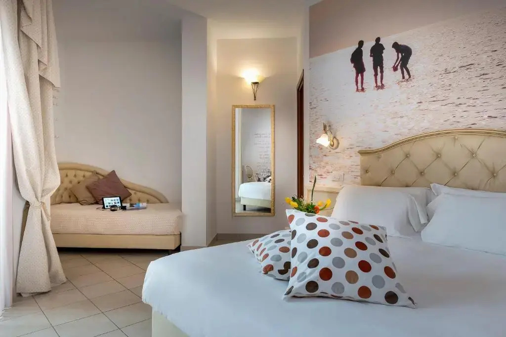 Double Junior Suite (full double bed)
