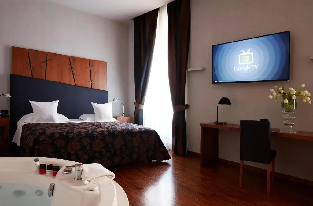 Double Junior Suite with Hot Tub (full double bed)