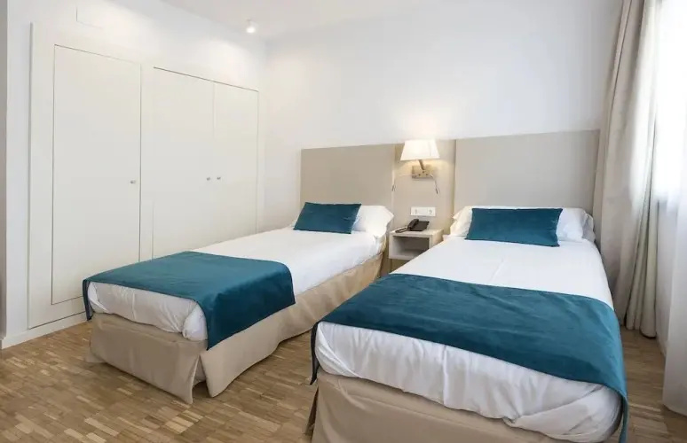 Deluxe Double room with balcony (twin beds)