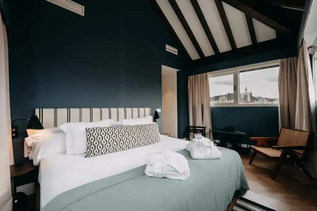 Double Suite (full double bed)