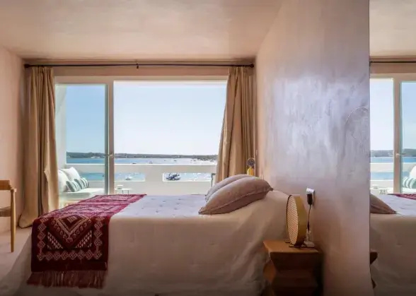 Double Suite with sea view (full double bed)