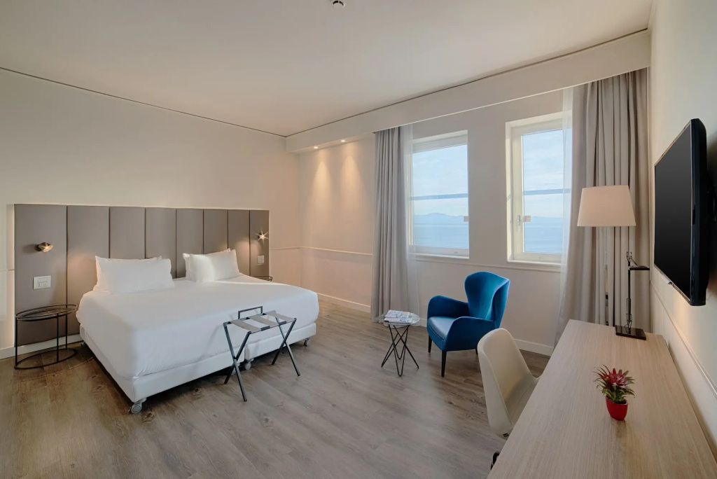 Family Triple room with city view