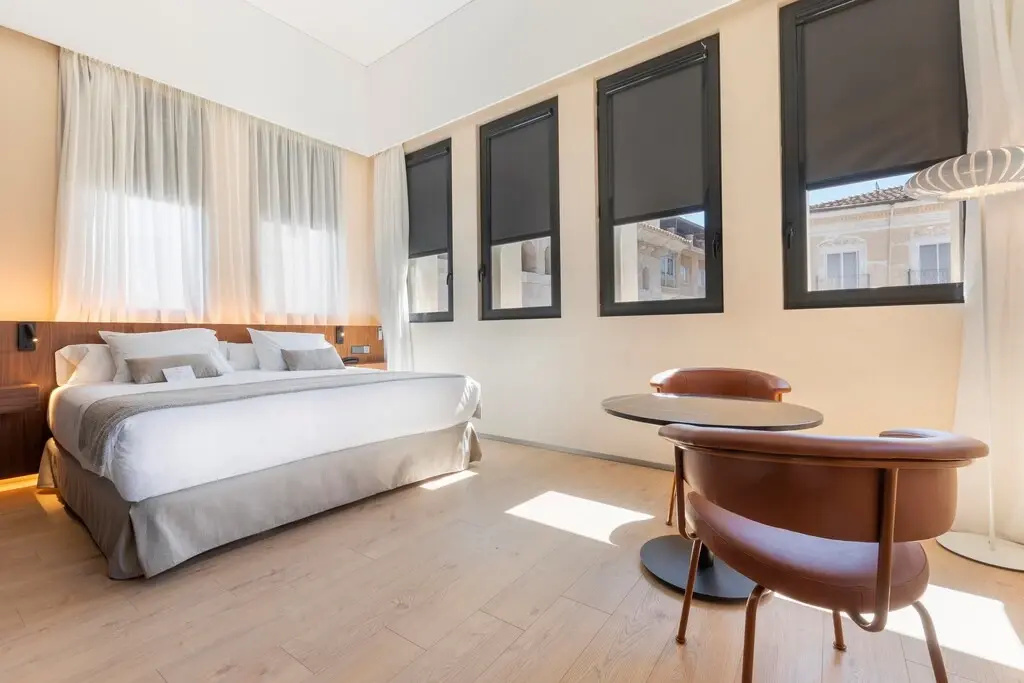 Double Suite (full double bed)