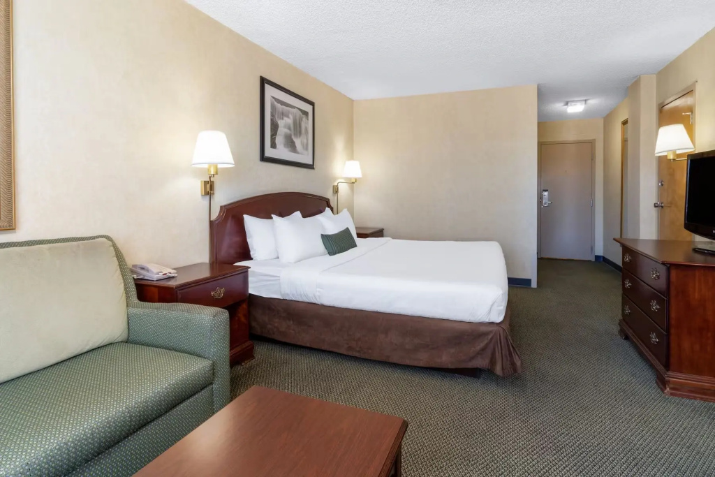 Ramada by Wyndham Reno Hotel and Casino - Chambres
