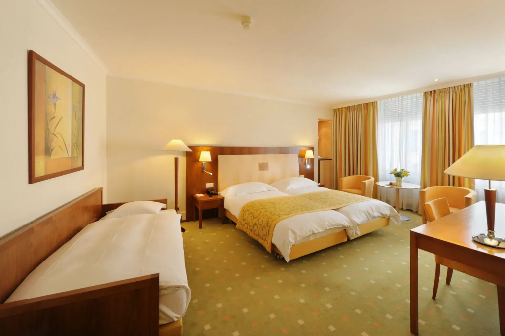 Triple room