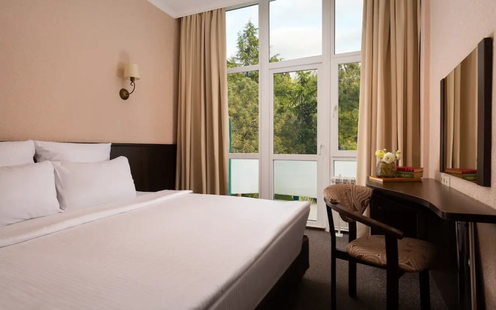 Четырёхместный семейный номер Comfort с 2 комнатами в Знание