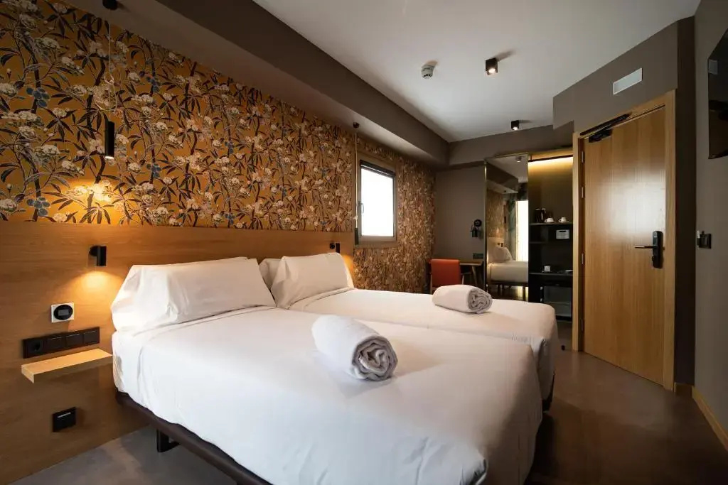 Premium Double room with balcony and with view (full double bed)