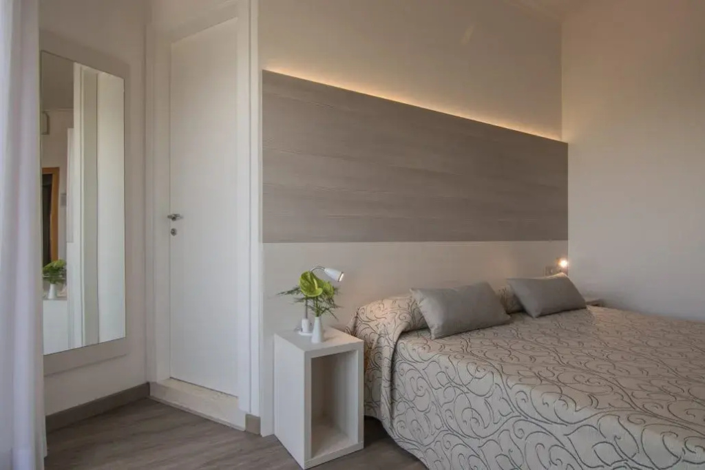 Double room (full double bed)