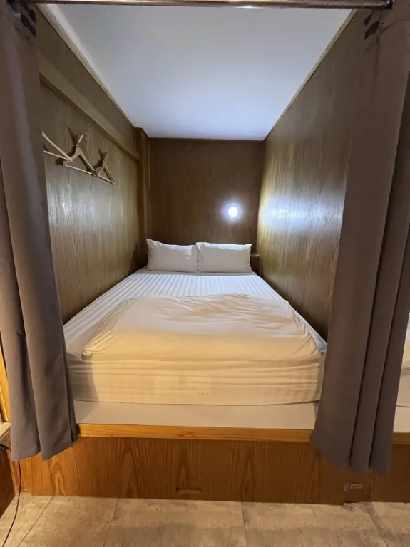 Double Cabin (full double bed)