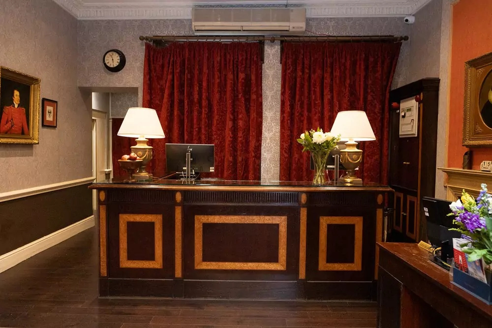 The Leonard Hotel — фото