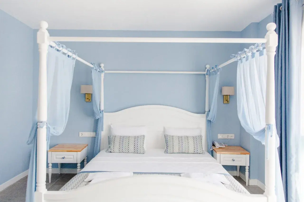 Deluxe Double room with land view (full double bed)