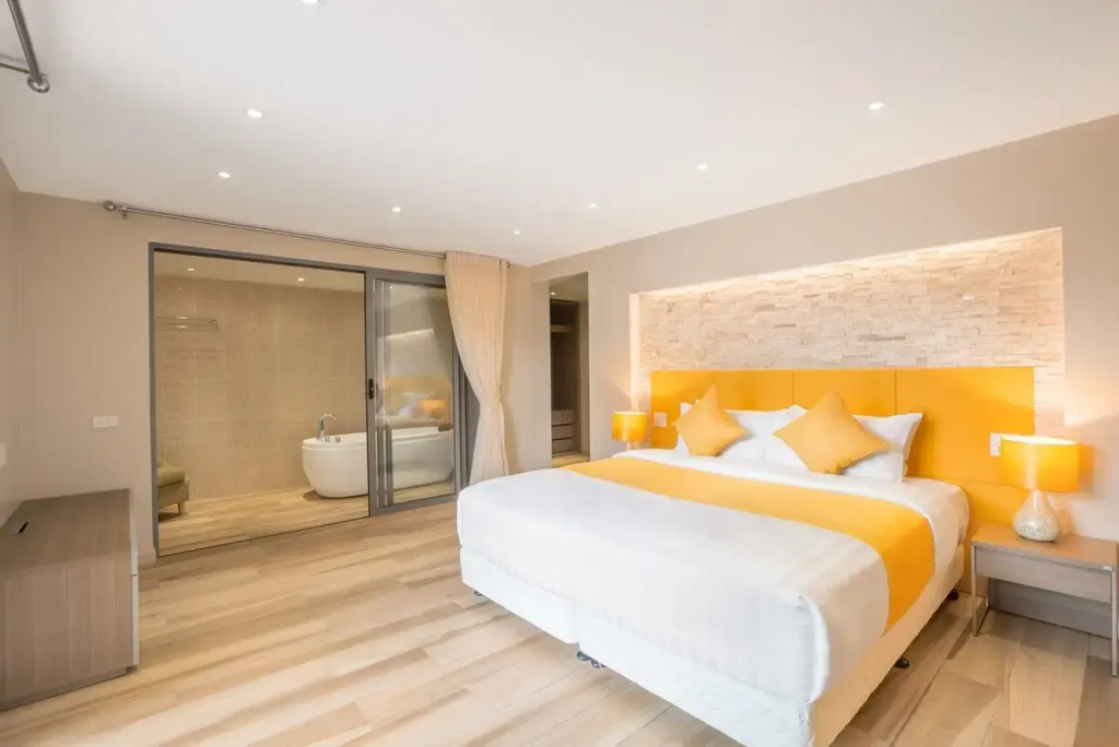 2 Bedrooms Quadruple Villa