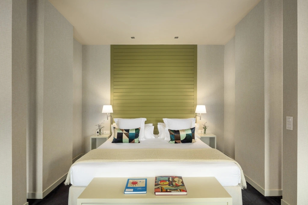 Double Master Suite (full double bed)