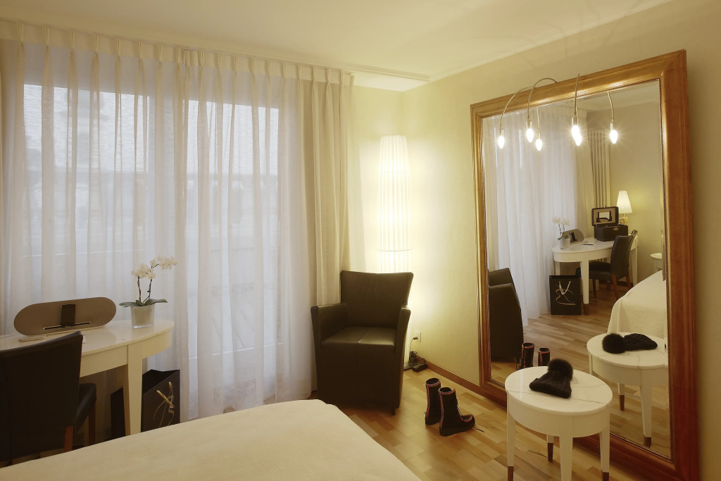 Double room with river view (twin beds)