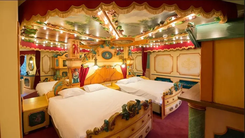 Carousel Suite