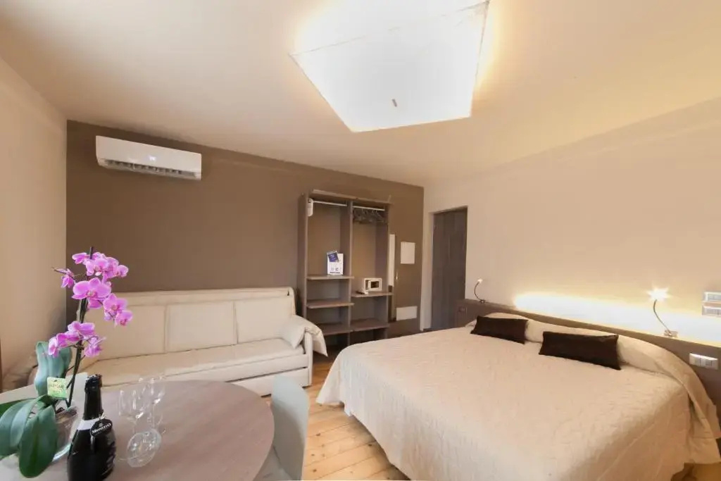 Double Family Studio (full double bed)