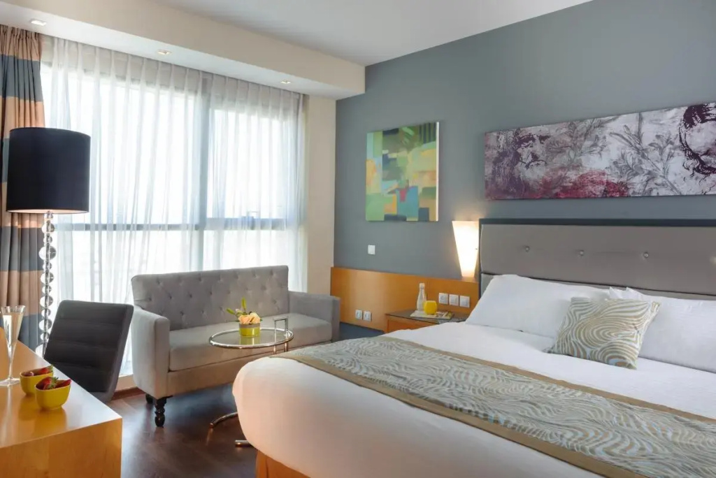 Presidential Double Suite full double bed