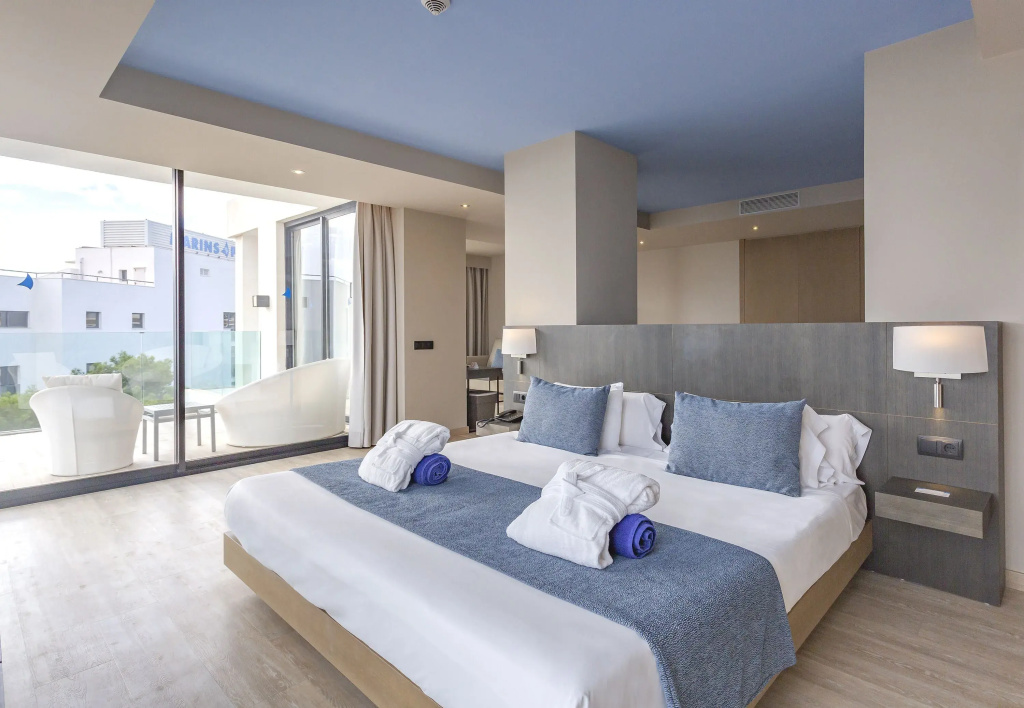 Premium Deluxe Double room (full double bed)