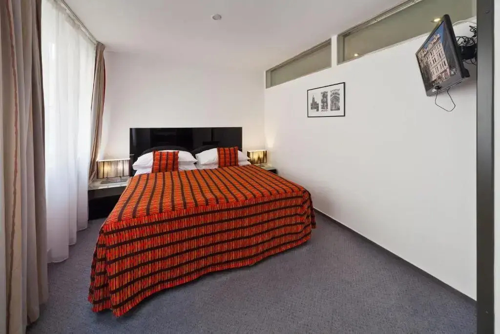 Double Family Apartment (full double bed)