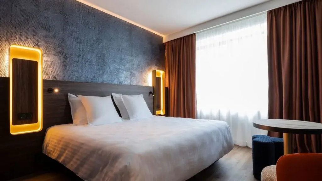 Deluxe Double room (full double bed)