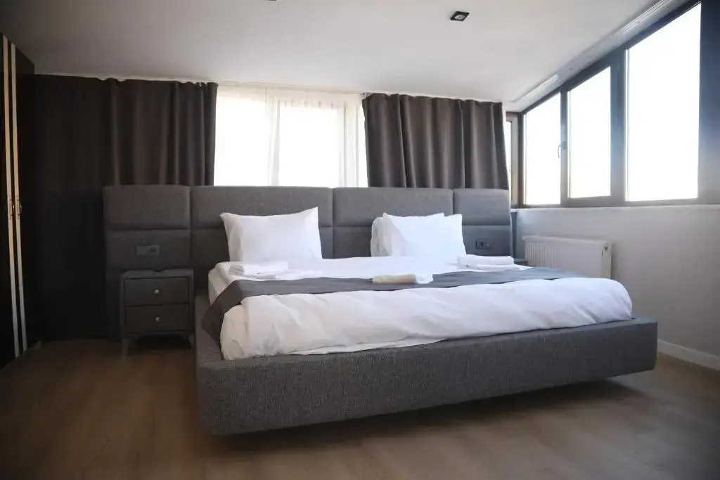 Double Suite (full double bed)