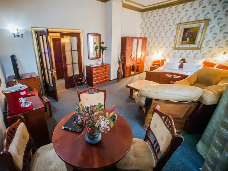 Deluxe Double Suite (full double bed)