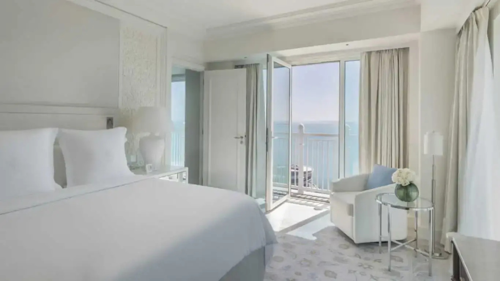Four Seasons Hotel Doha Room Type - Deluxe Double room full double bed