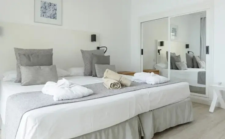 Double Suite with sea view (full double bed)