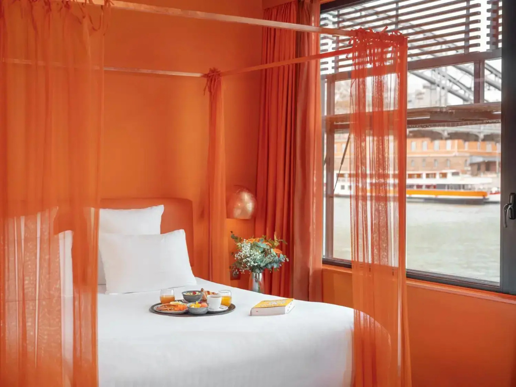 Designer Sunset Double Suite with Seine view (full double bed)
