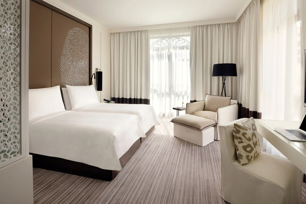 Deluxe Double room with city view (twin beds)