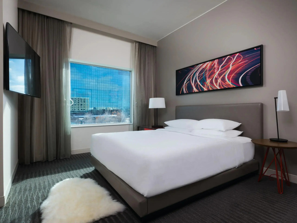 Double Suite with city view (full double bed)
