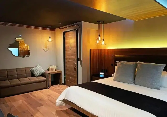 Pool Double Suite (full double bed)
