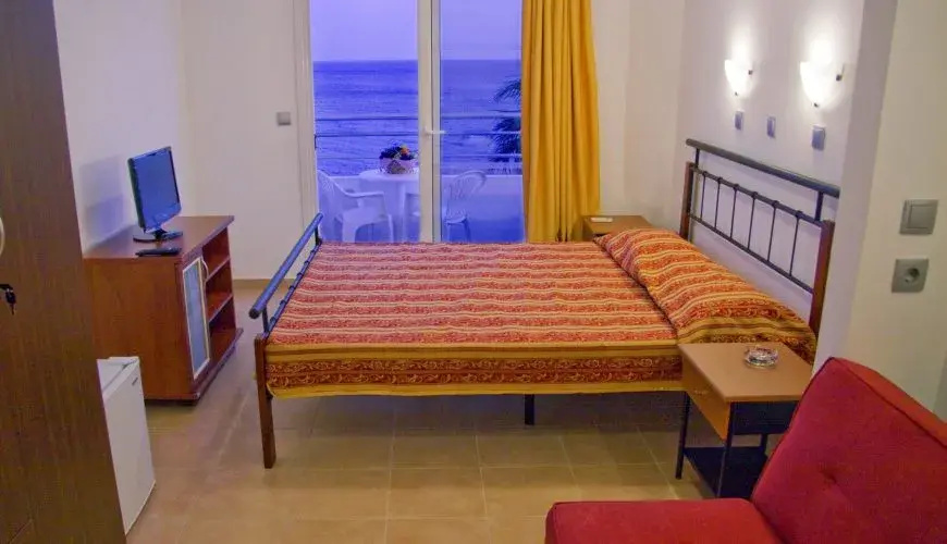 Double room with sea view (full double bed)