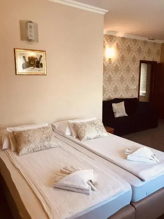 Quadruple Suite