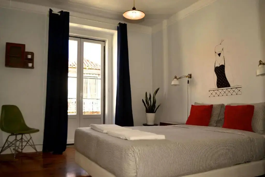 Large Double room (full double bed)