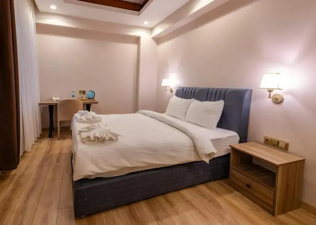 Double room (full double bed)