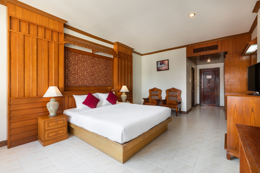 Deluxe Double room with pool view (full double bed)