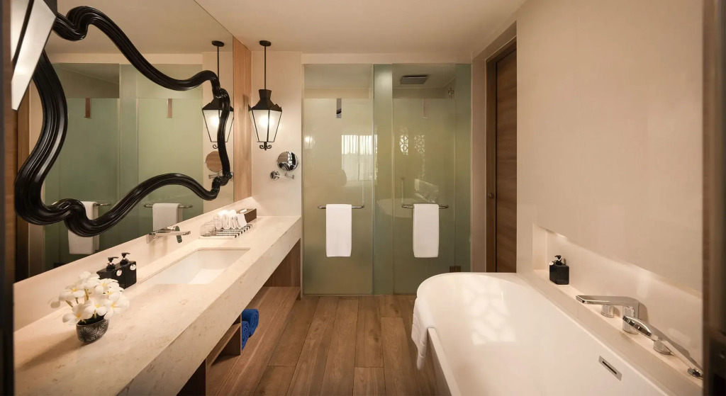 Двухместный люкс Deluxe с красивым видом из окна двуспальная кровать в Avista Grande Phuket Karon - MGallery
