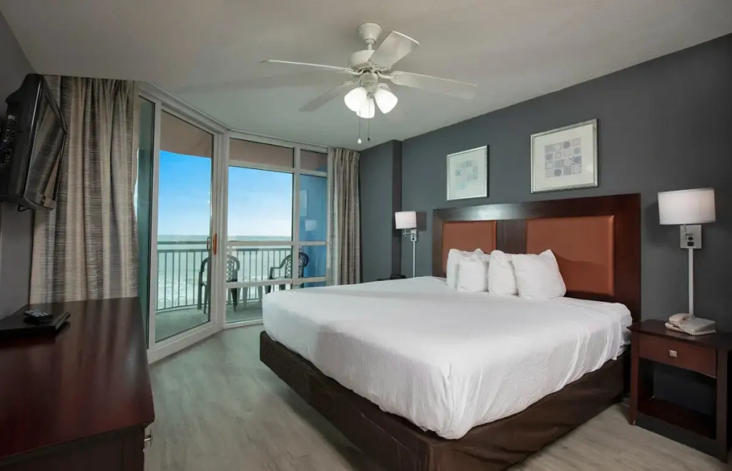 3 Bedrooms room oceanfront